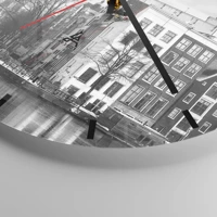 Clock face with lines