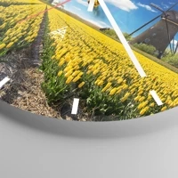 Clock face with lines