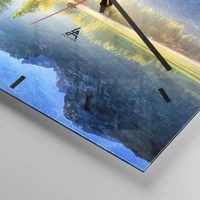 Clock face with lines