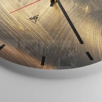 Clock face with lines