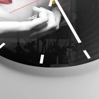 Clock face with lines