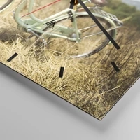 Clock face with lines