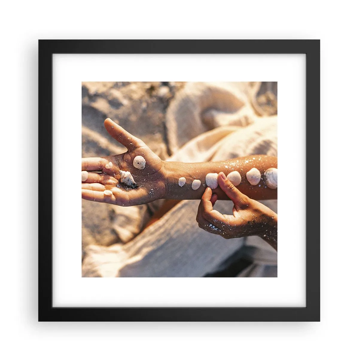 Poster in black frame - Beauty at Hand - 30x30 cm