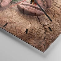 Clock face with lines