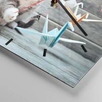 Clock face with lines