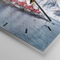 Clock face with lines