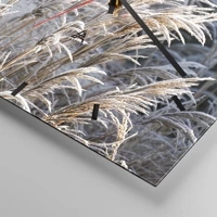 Clock face with lines