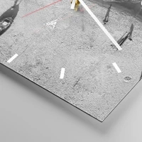 Clock face with lines