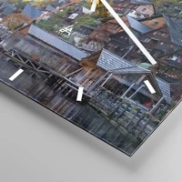 Clock face with lines