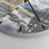 Clock face with lines