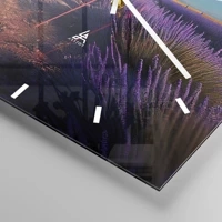 Clock face with lines