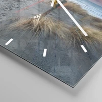 Clock face with lines