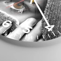 Clock face with numbers
