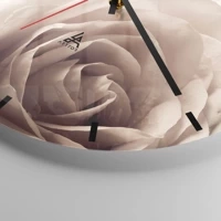 Clock face with lines