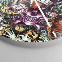 Clock face with lines