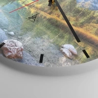 Clock face with lines