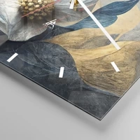 Clock face with lines