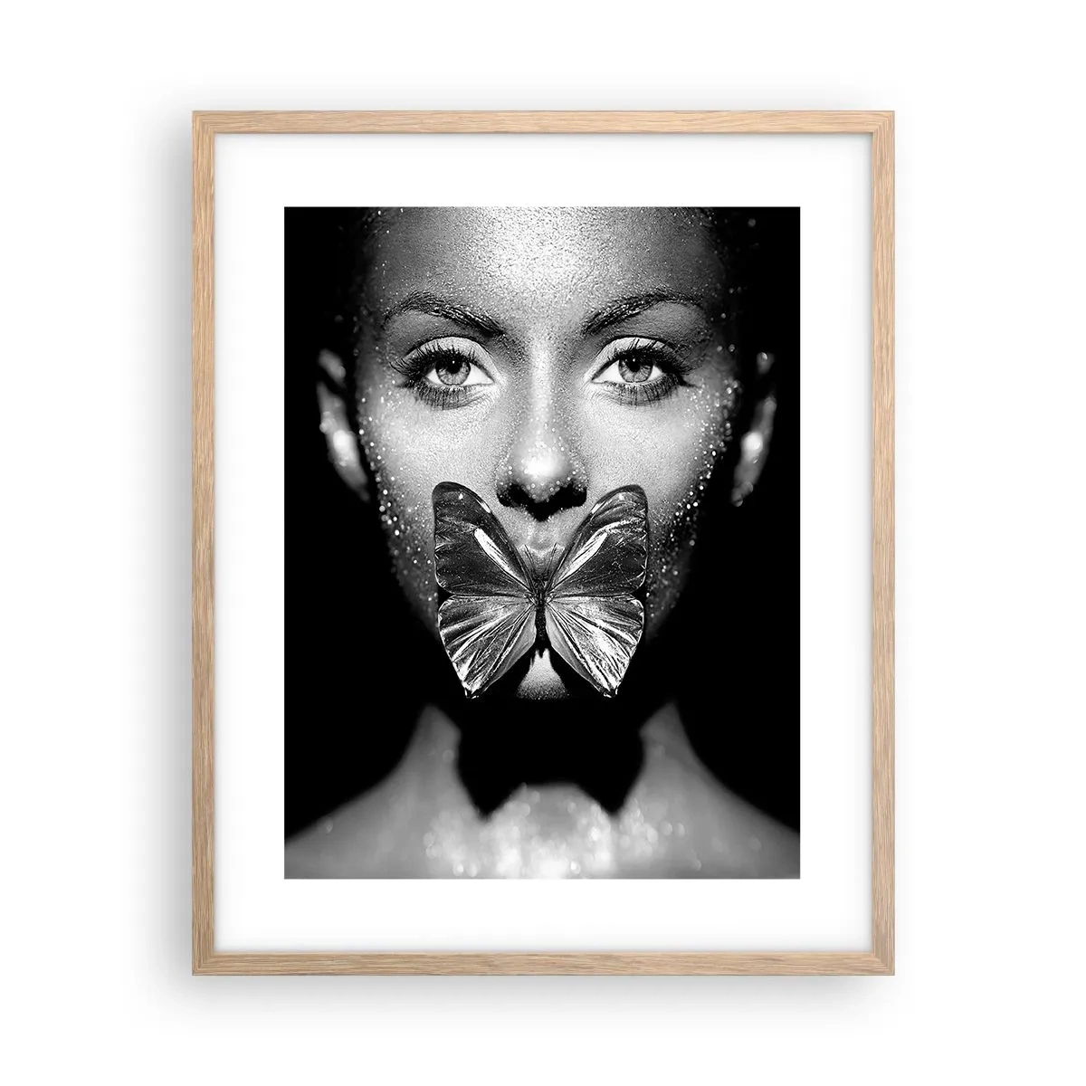 Poster in light oak frame - Butterfly Kiss - 40x50 cm