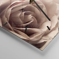 Clock face with lines