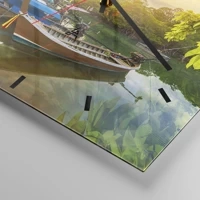 Clock face with lines