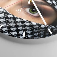 Clock face with lines