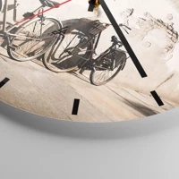 Clock face with lines