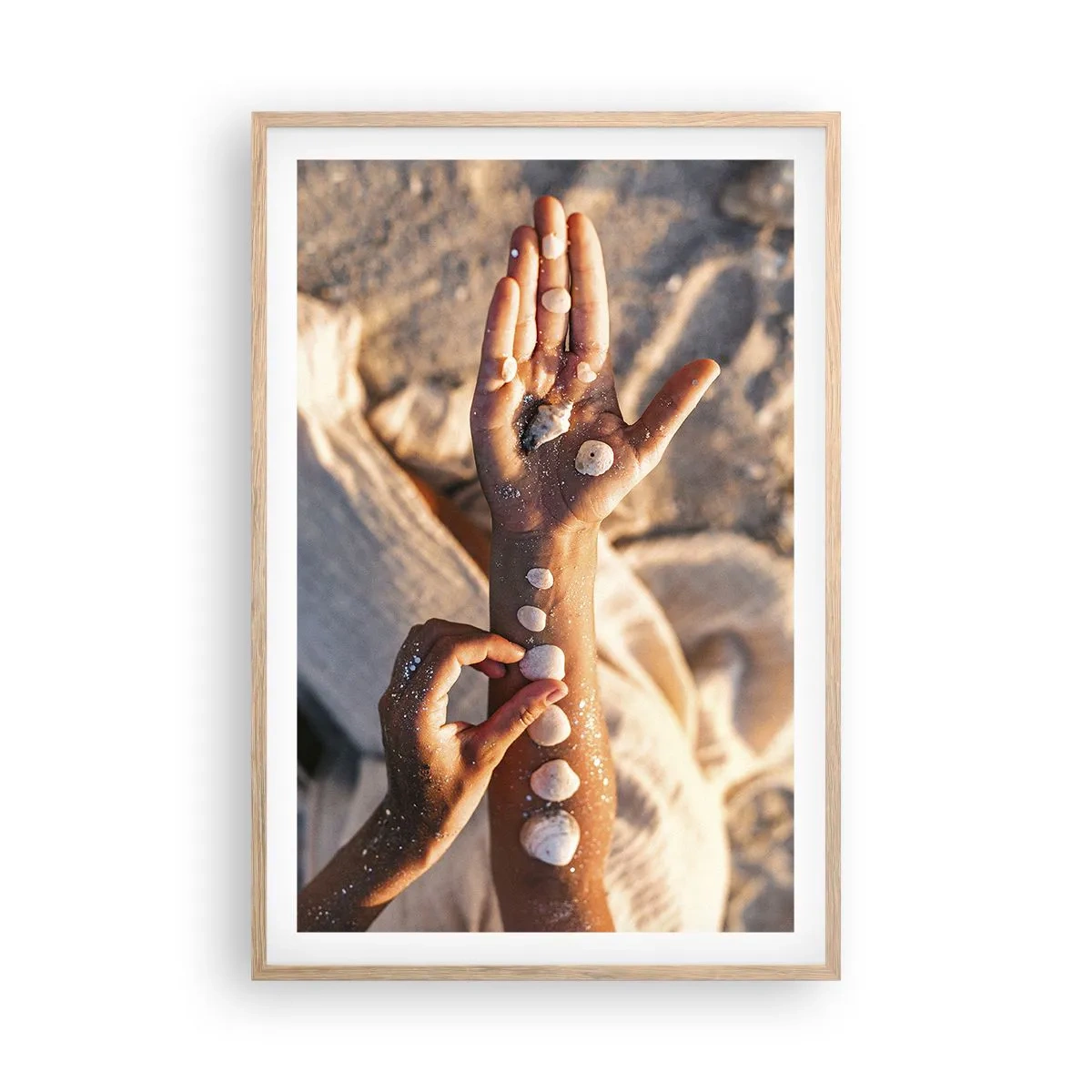 Poster in light oak frame - Beauty at Hand - 61x91 cm