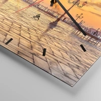 Clock face with lines