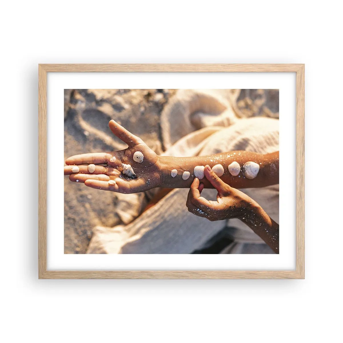 Poster in light oak frame - Beauty at Hand - 50x40 cm