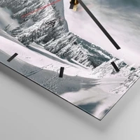 Clock face with lines