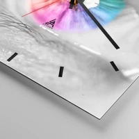 Clock face with lines