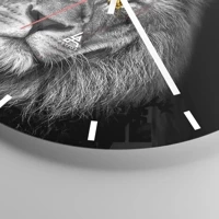 Clock face with lines