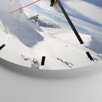Clock face with lines