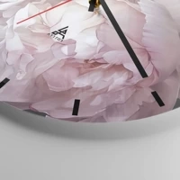 Clock face with lines