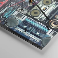 Clock face with lines