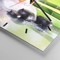 Clock face with lines