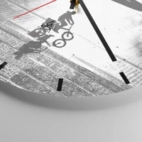 Clock face with lines