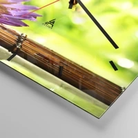 Clock face with lines