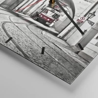 Clock face with lines