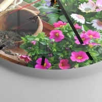 Clock face with lines