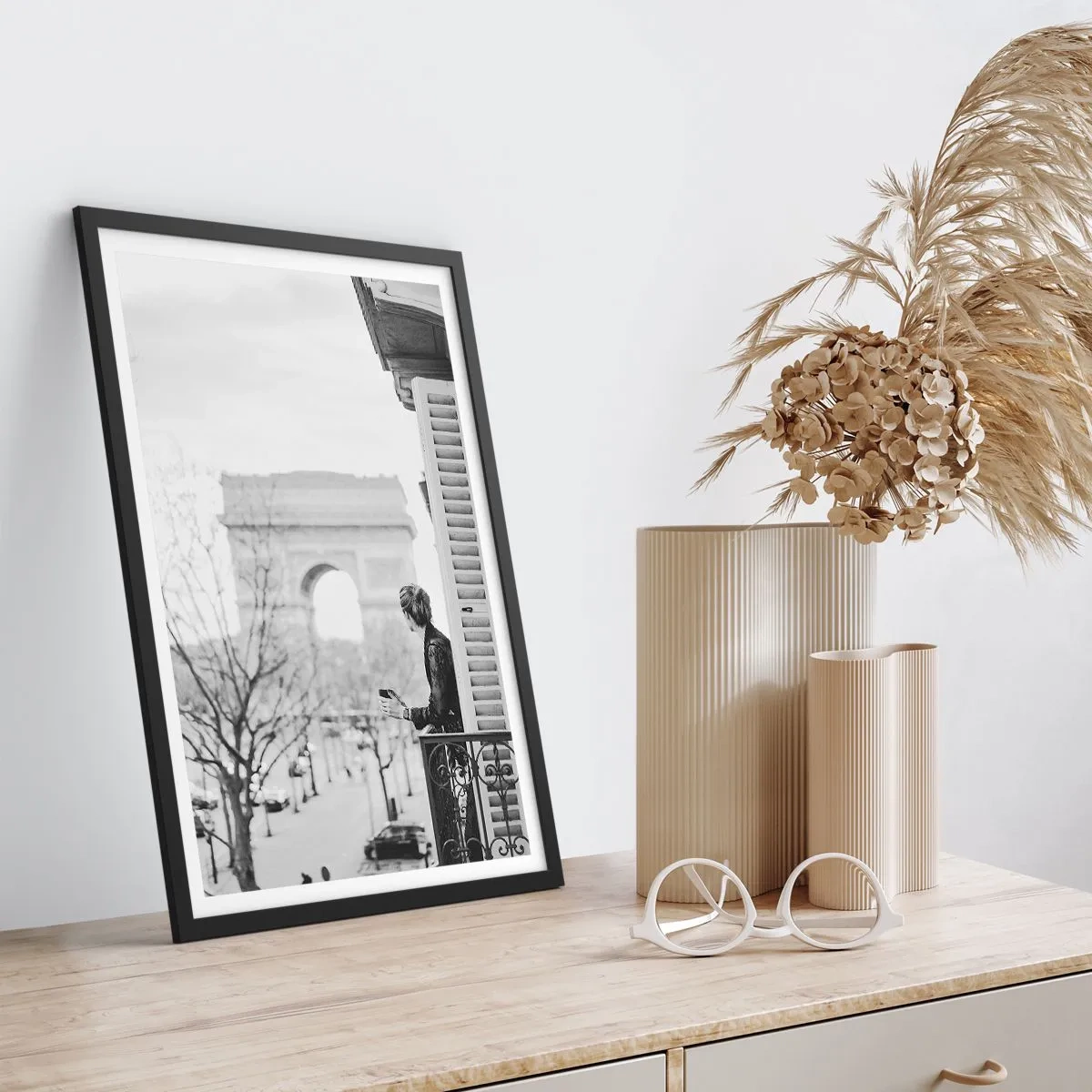 Poster in black frame - Man on balcony overlooking the Arc de Triomphe - 50x70cm - Room with a View - Modern wall decoration for the living room and bedroom ARTTOR