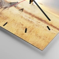 Clock face with lines