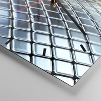 Clock face with lines