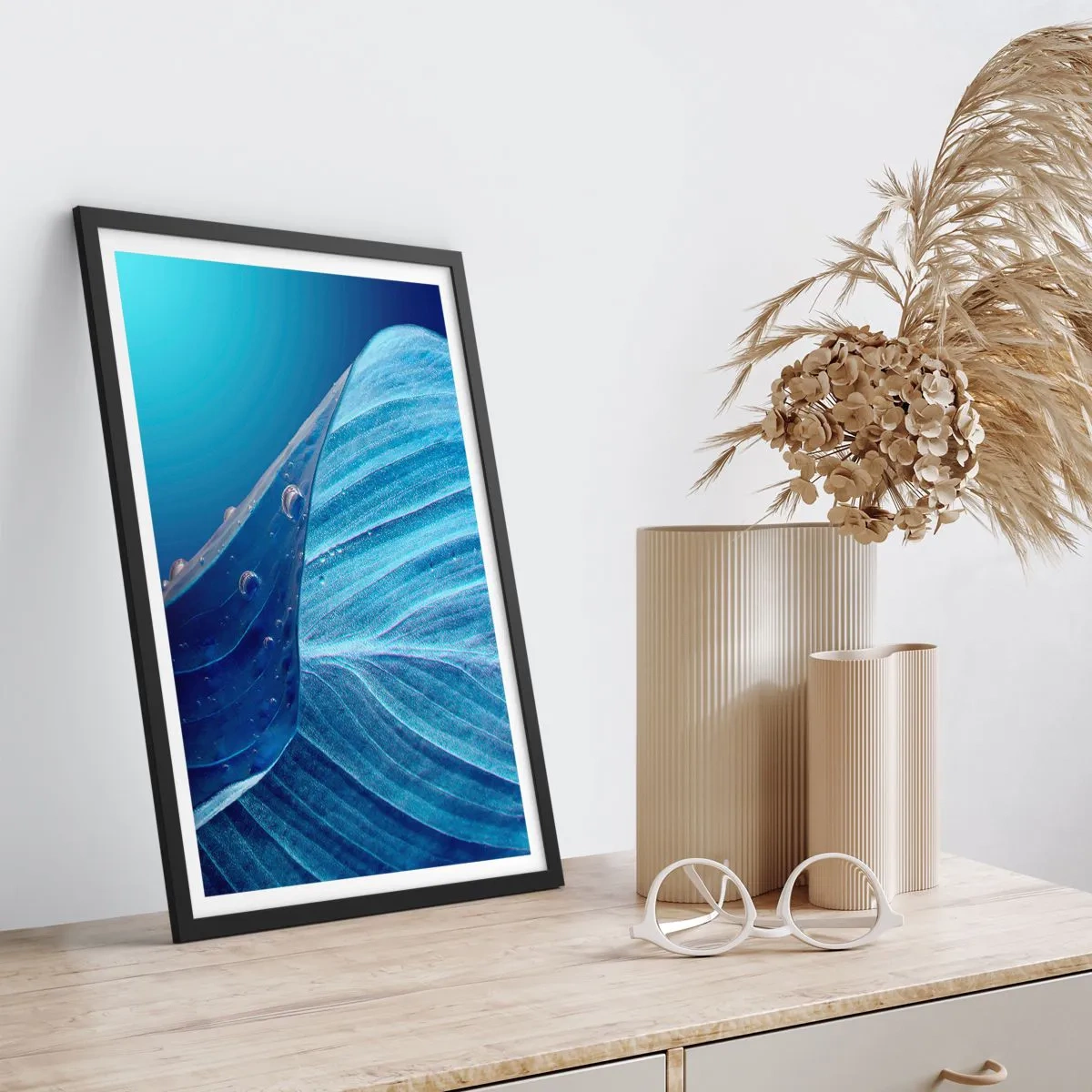 Poster in black frame - Hidden Drops of Blue - 70x100 cm