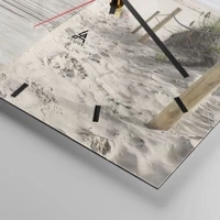 Clock face with lines