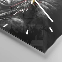 Clock face with lines