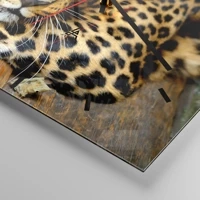 Clock face with lines