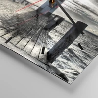 Clock face with lines