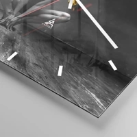 Clock face with lines