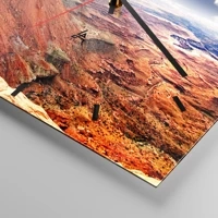 Clock face with lines